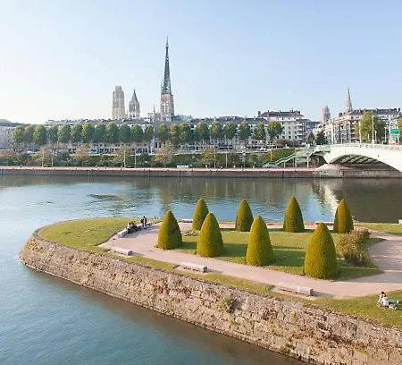 Dandy Centre Готель
