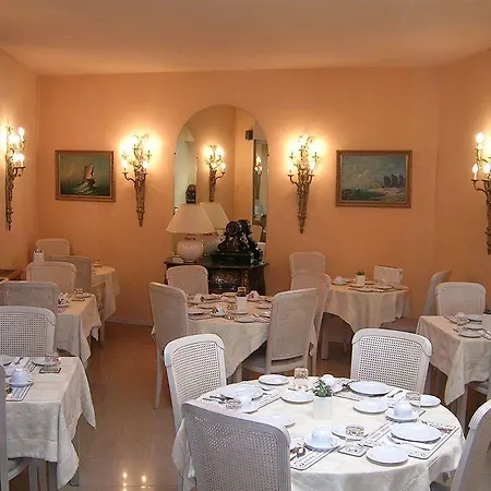 Dandy Centre فندق