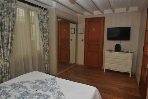 Dandy Centre فندق