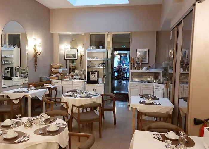 فندق Dandy Centre 3*