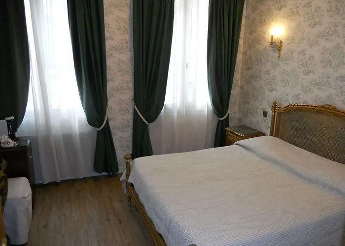 فندق Dandy Centre روان